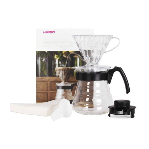 Hario V60 koffiezetapparaat set met accessoires voor het zetten van perfecte pour-over koffie.