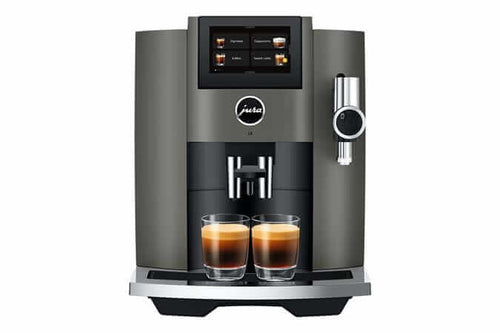 Jura S8 koffiemachine in dark inox met touchscreen en dubbele koffie-uitloop.